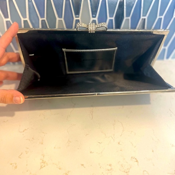 I.N.C Clutch - Picture 6 of 7